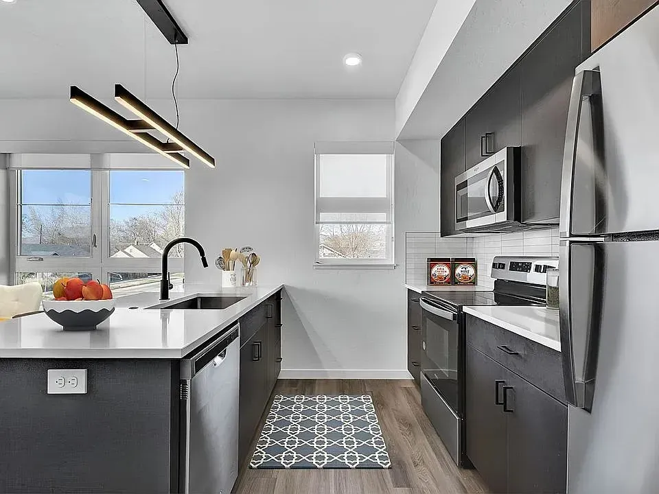 3 Bed 2 Bath Contemporary High-Rise Condo in Boise, ID - 3
