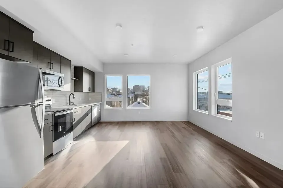 3 Bed 2 Bath Contemporary High-Rise Condo in Boise, ID - 5