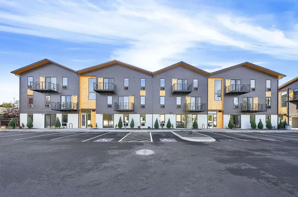 3 Bed 2 Bath Contemporary High-Rise Condo in Boise, ID - 2