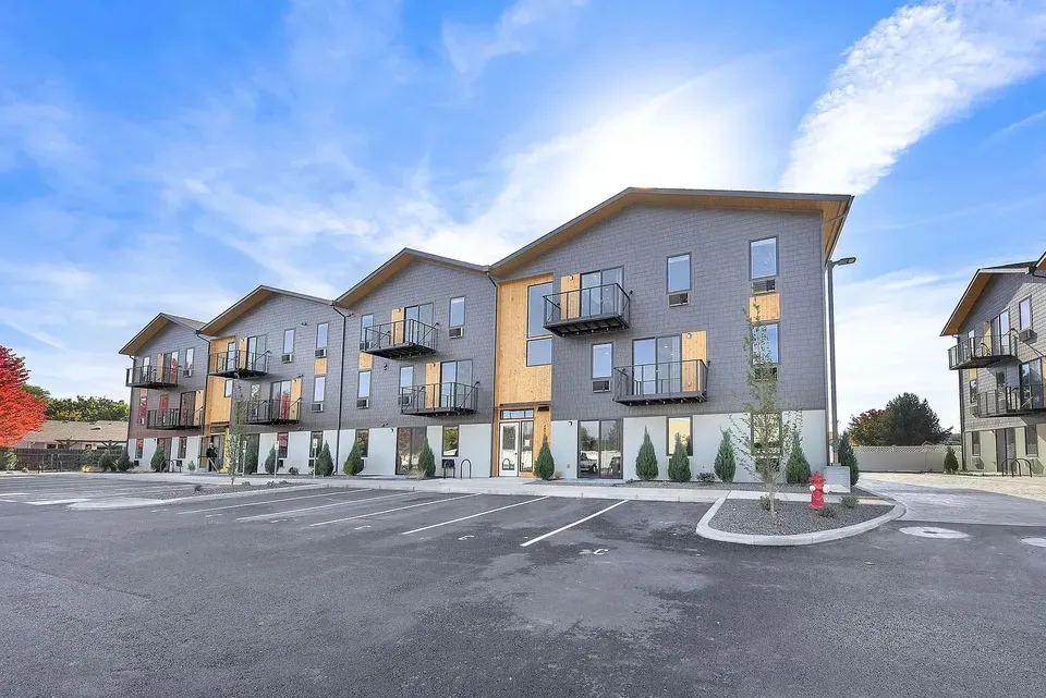 3 Bed 2 Bath Contemporary High-Rise Condo in Boise, ID - 3