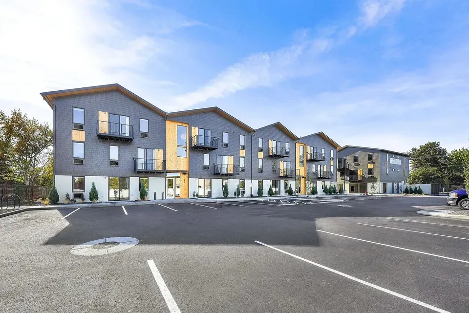 3 Bed 2 Bath Contemporary High-Rise Condo in Boise, ID - 4