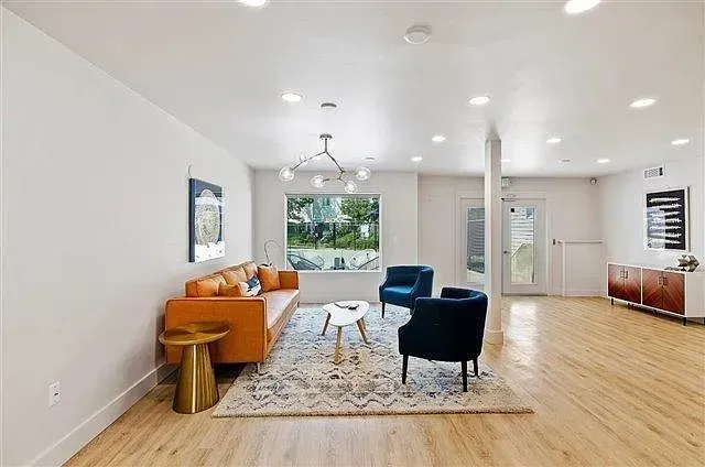 3 Bed 2 Bath Contemporary High-Rise Condo in Boise, ID - 4