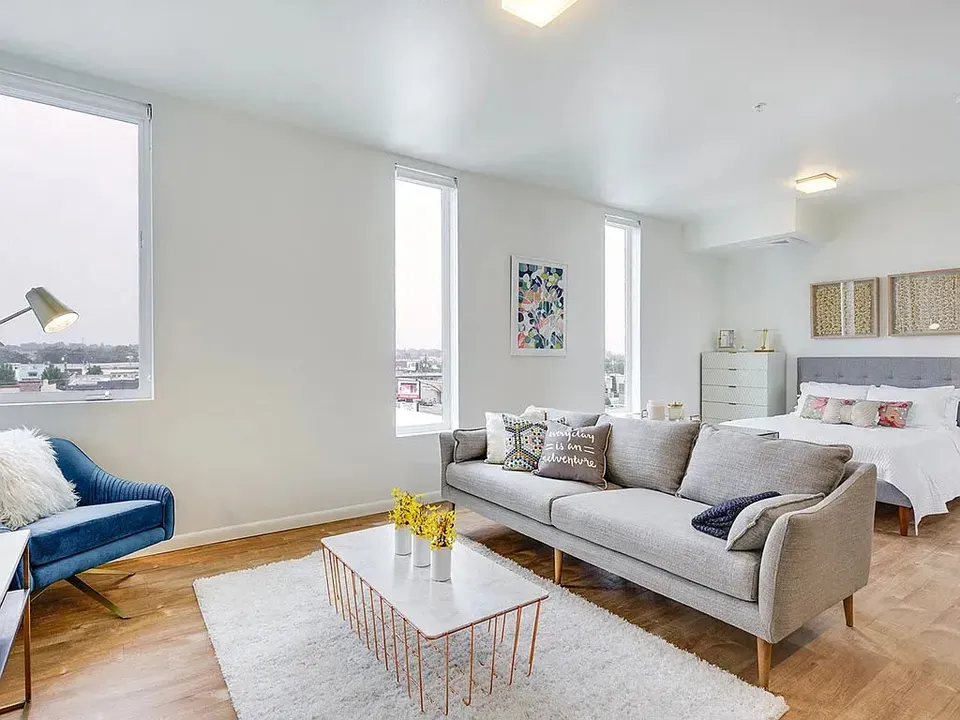 3 Bed 2 Bath Contemporary High-Rise Condo in Boise, ID - 1