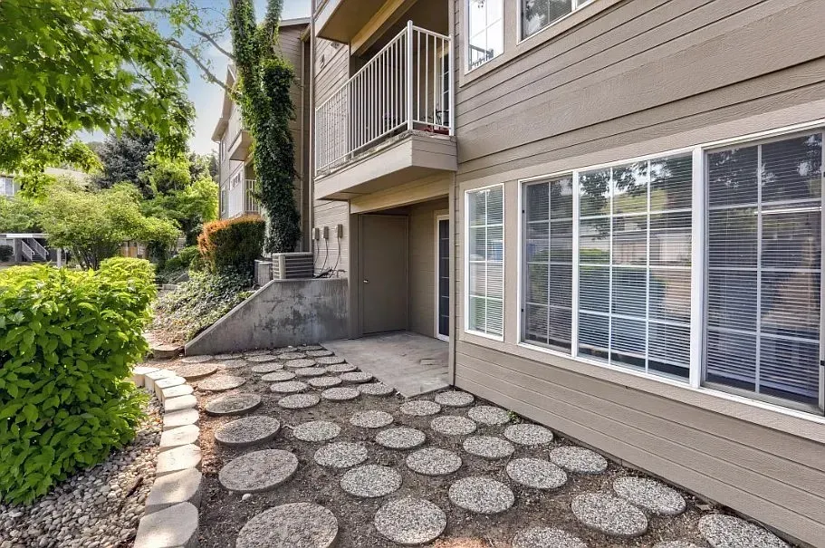 3 Bed 2 Bath Contemporary High-Rise Condo in Boise, ID - 3