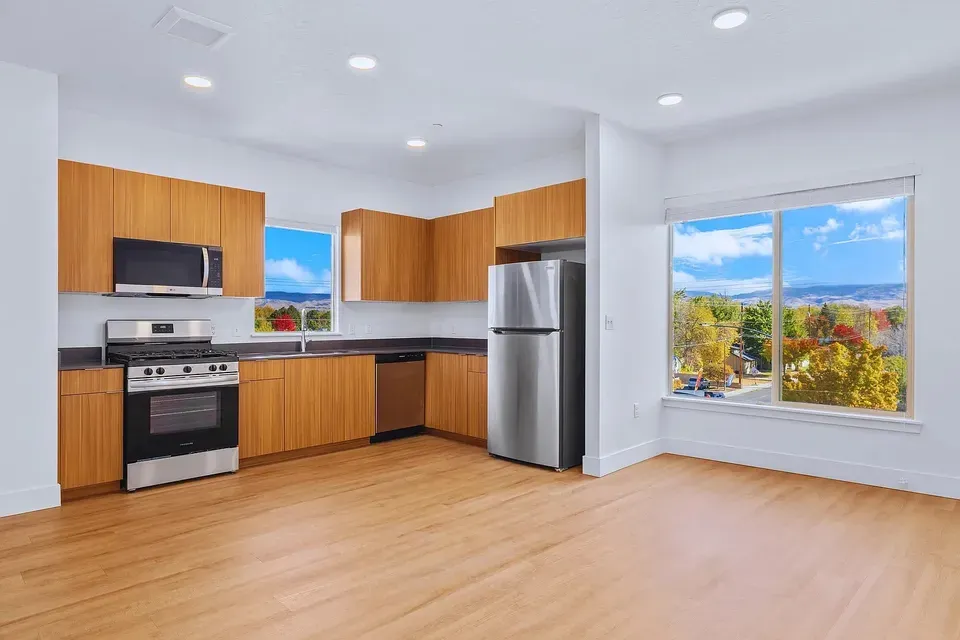 3 Bed 2 Bath Contemporary High-Rise Condo in Boise, ID - 1