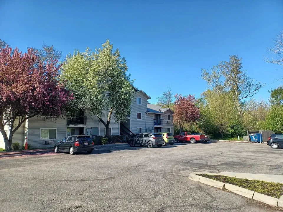 3 Bed 2 Bath Contemporary High-Rise Condo in Boise, ID - 4