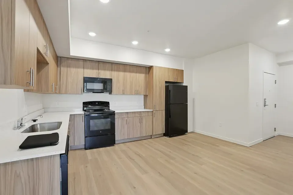 3 Bed 2 Bath Contemporary High-Rise Condo in Boise, ID - 1