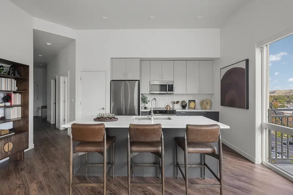 3 Bed 2 Bath Contemporary High-Rise Condo in Boise, ID - 2