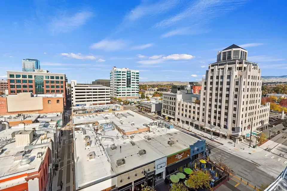 3 Bed 2 Bath Contemporary High-Rise Condo in Boise, ID - 3