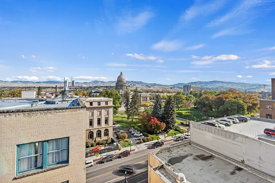 3 Bed 2 Bath Contemporary High-Rise Condo in Boise, ID - 4