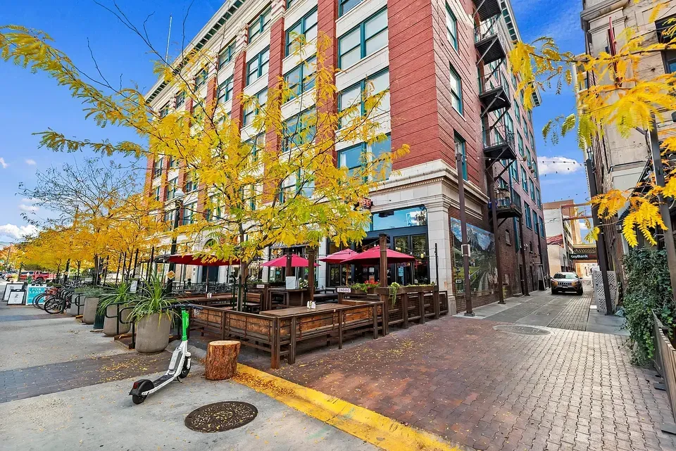 3 Bed 2 Bath Contemporary High-Rise Condo in Boise, ID - 5