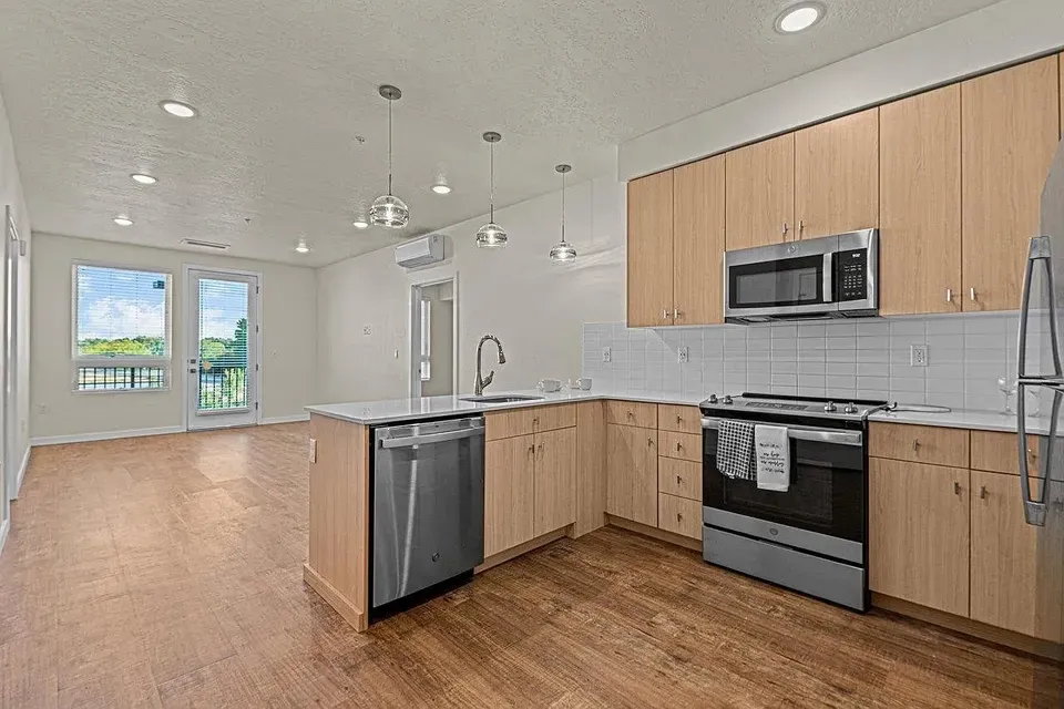 3 Bed 2 Bath Contemporary High-Rise Condo in Boise, ID - 1