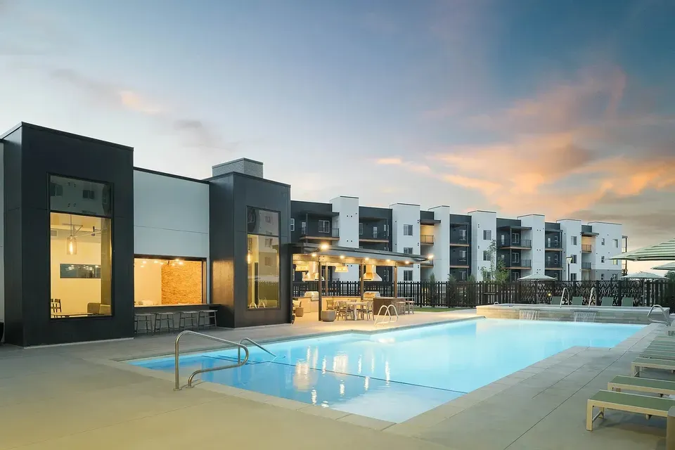 3 Bed 2 Bath Contemporary High-Rise Condo in Boise, ID - 4