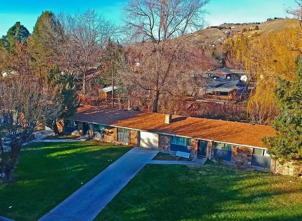 3 Bed 2 Bath Contemporary High-Rise Condo in Boise, ID - 1