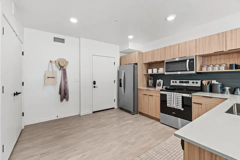 3 Bed 2 Bath Contemporary High-Rise Condo in Boise, ID - 3