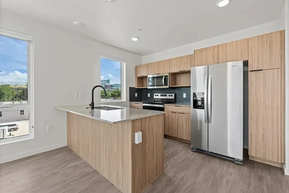 3 Bed 2 Bath Contemporary High-Rise Condo in Boise, ID - 4