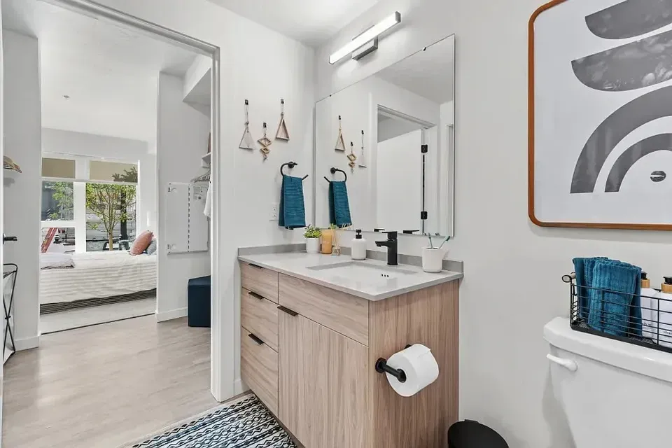 3 Bed 2 Bath Contemporary High-Rise Condo in Boise, ID - 5