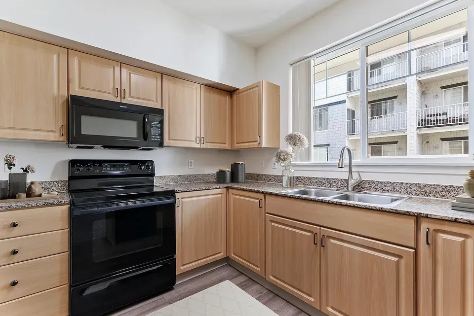 3 Bed 2 Bath Contemporary High-Rise Condo in Boise, ID - 1