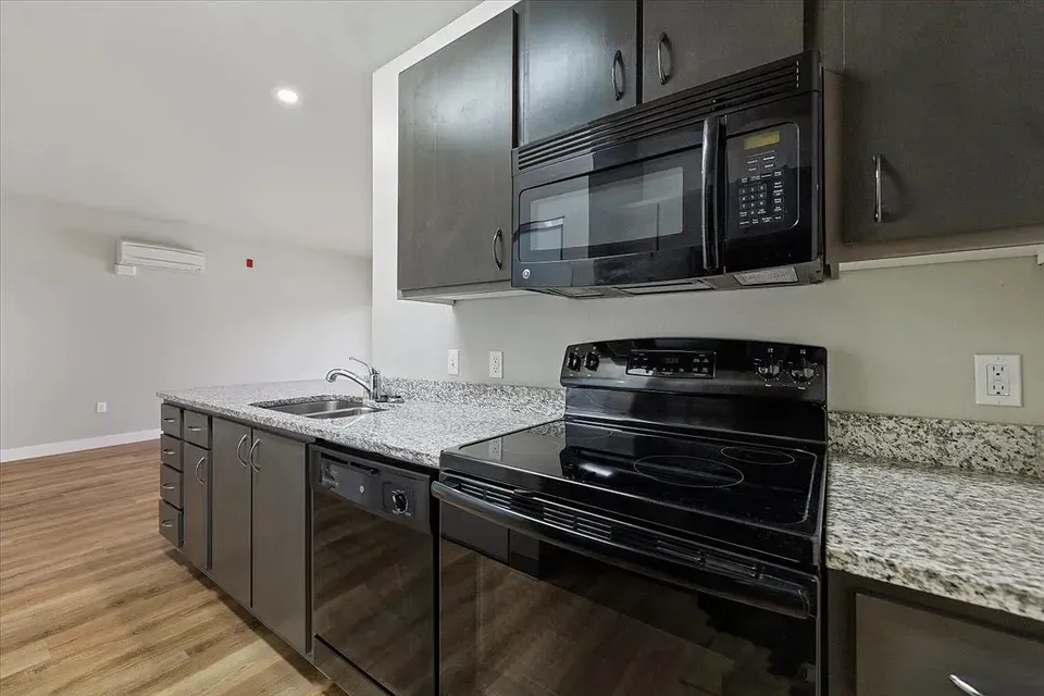 3 Bed 2 Bath Contemporary High-Rise Condo in Boise, ID - 4