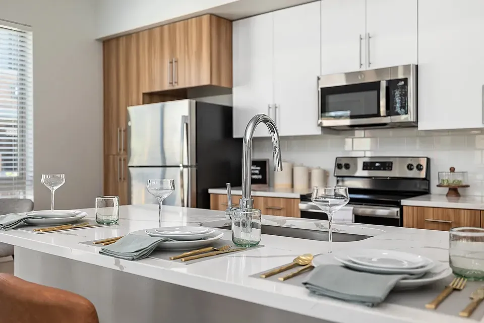 3 Bed 2 Bath Contemporary High-Rise Condo in Boise, ID - 2
