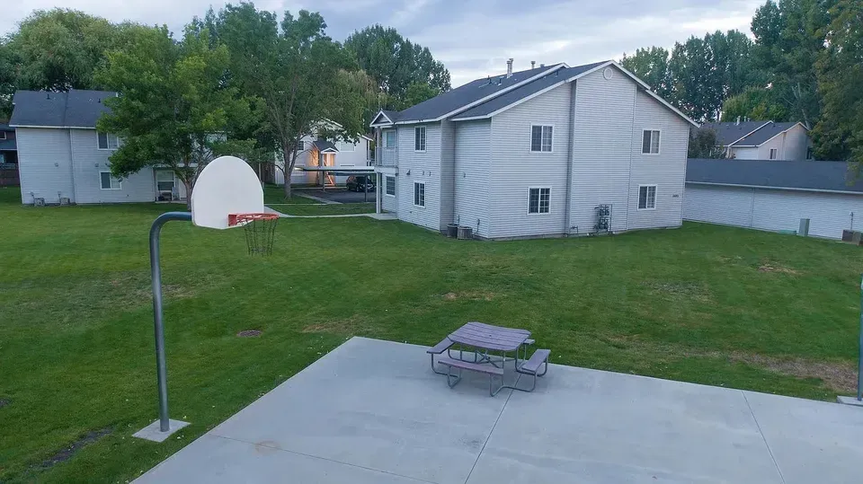 3 Bed 2 Bath Contemporary High-Rise Condo in Boise, ID - 4