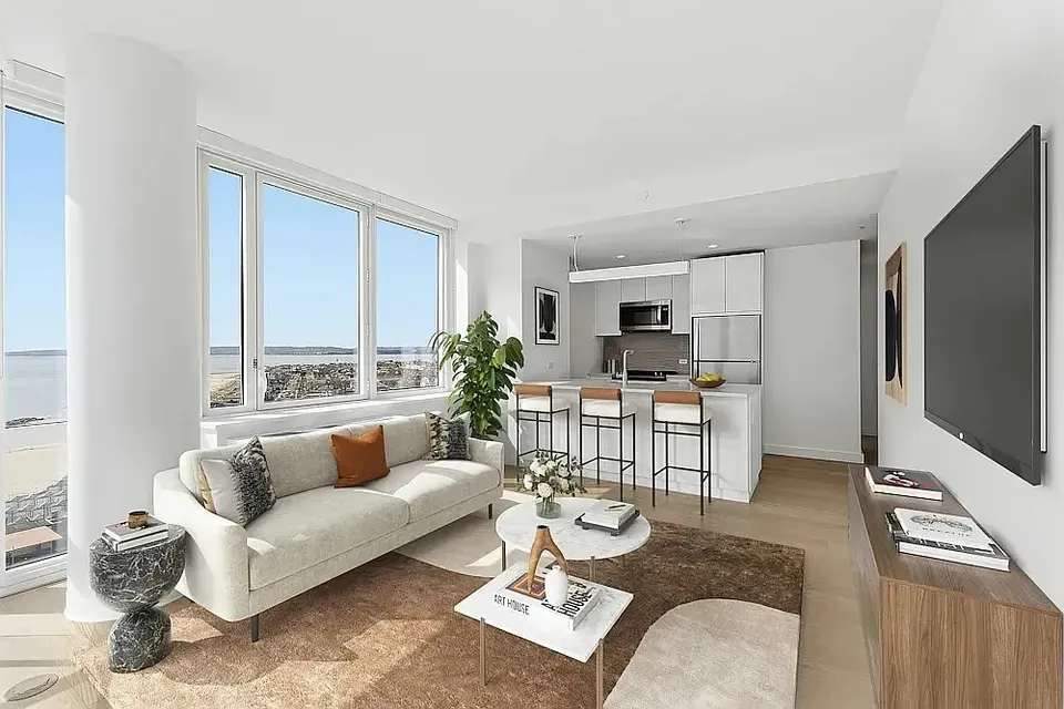 3 Bed 2 Bath Contemporary High-Rise Condo in Brooklyn, NY - 2