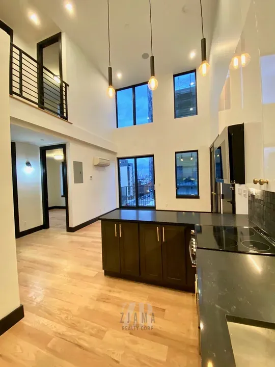 3 Bed 2 Bath Contemporary High-Rise Condo in Brooklyn, NY