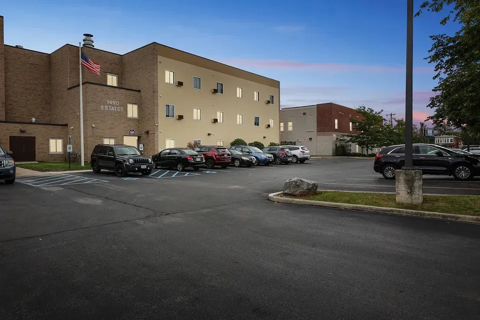 3 Bed 2 Bath Contemporary High-Rise Condo in Buffalo, NY - 2