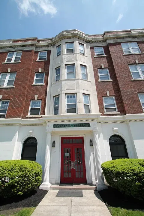 3 Bed 2 Bath Contemporary High-Rise Condo in Buffalo, NY - 2