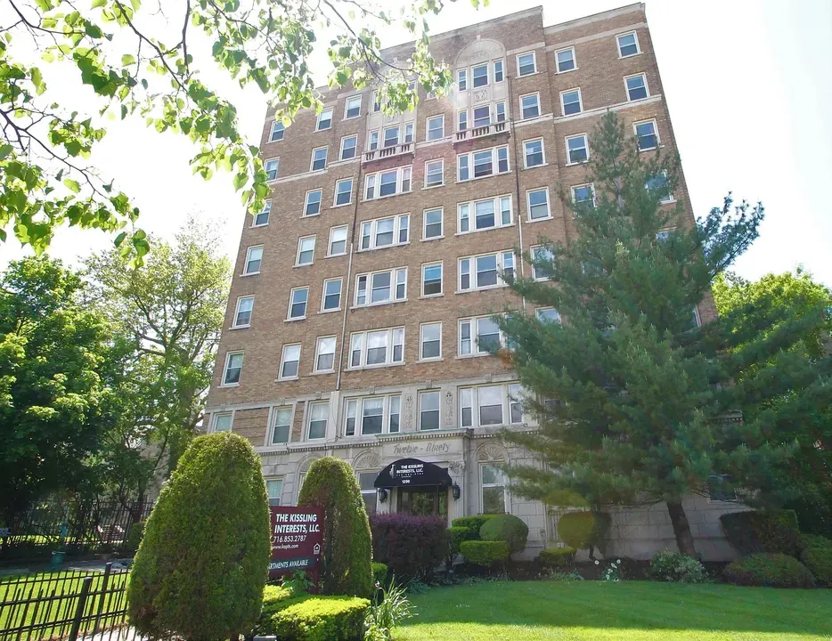 3 Bed 2 Bath Contemporary High-Rise Condo in Buffalo, NY
