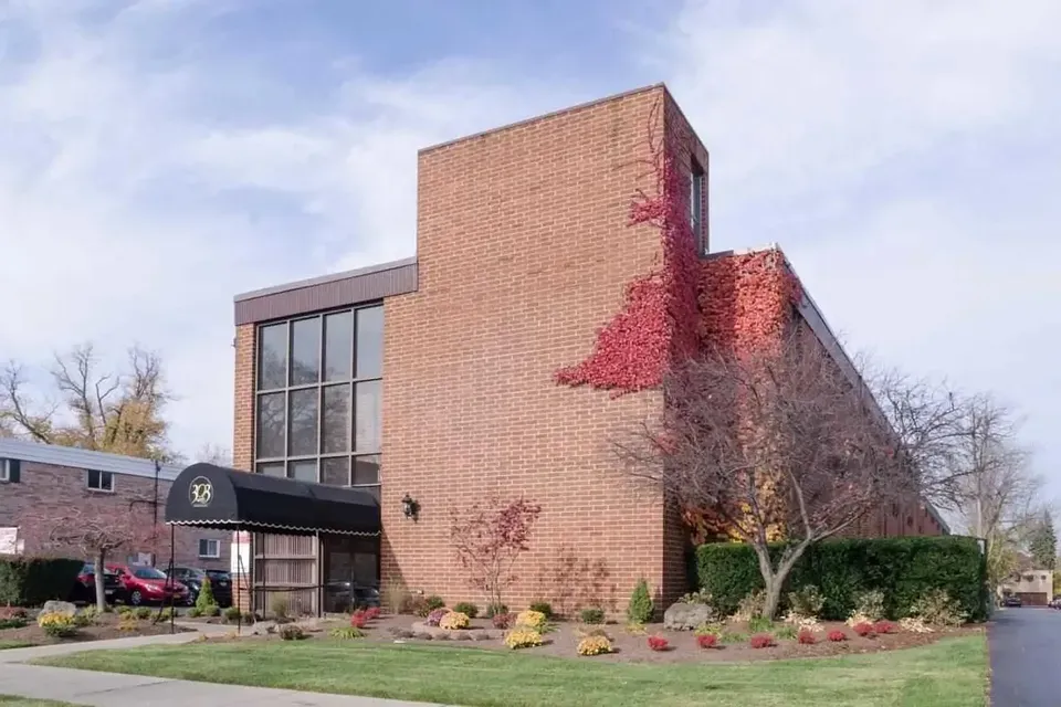 3 Bed 2 Bath Contemporary High-Rise Condo in Buffalo, NY - 5