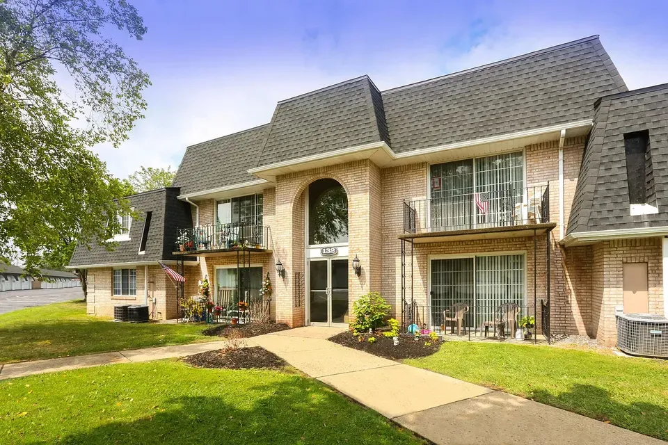 3 Bed 2 Bath Contemporary High-Rise Condo in Buffalo, NY