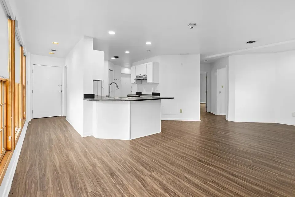 3 Bed 2 Bath Contemporary High-Rise Condo in Buffalo, NY - 2