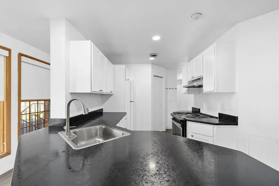 3 Bed 2 Bath Contemporary High-Rise Condo in Buffalo, NY - 4