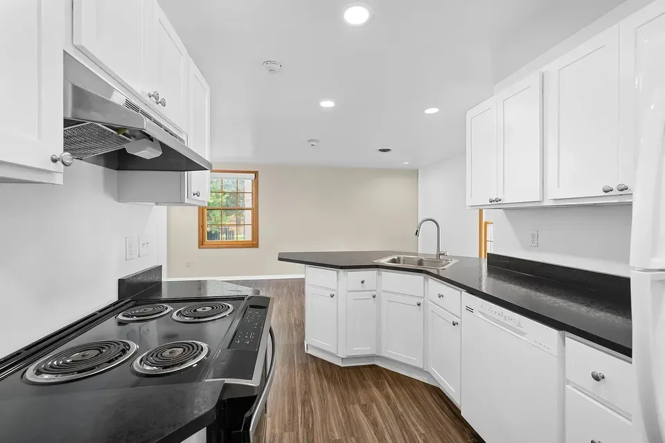 3 Bed 2 Bath Contemporary High-Rise Condo in Buffalo, NY - 5