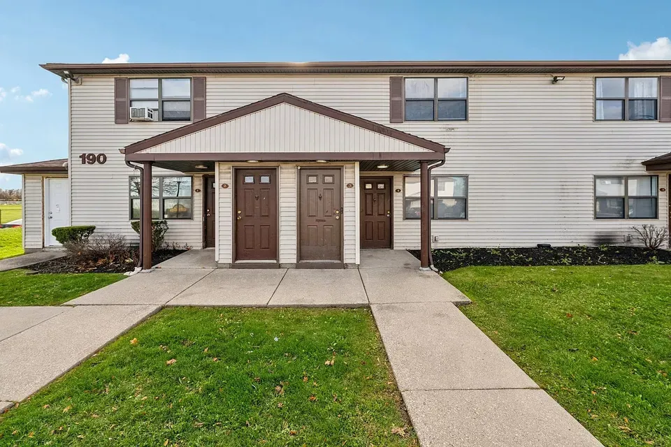 3 Bed 2 Bath Contemporary High-Rise Condo in Buffalo, NY