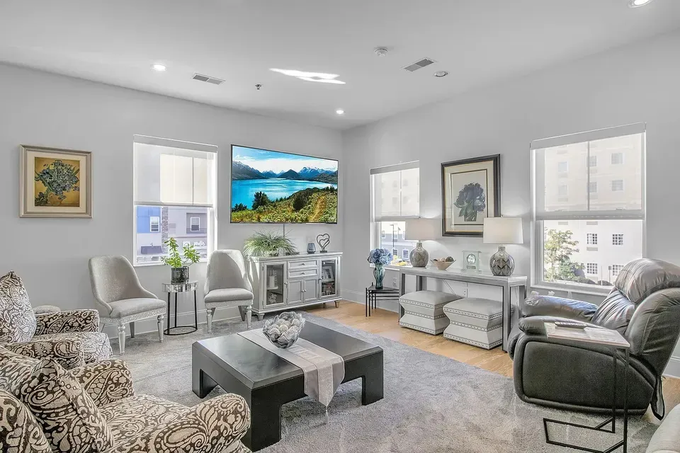 3 Bed 2 Bath Contemporary High-Rise Condo in Buffalo, NY - 2