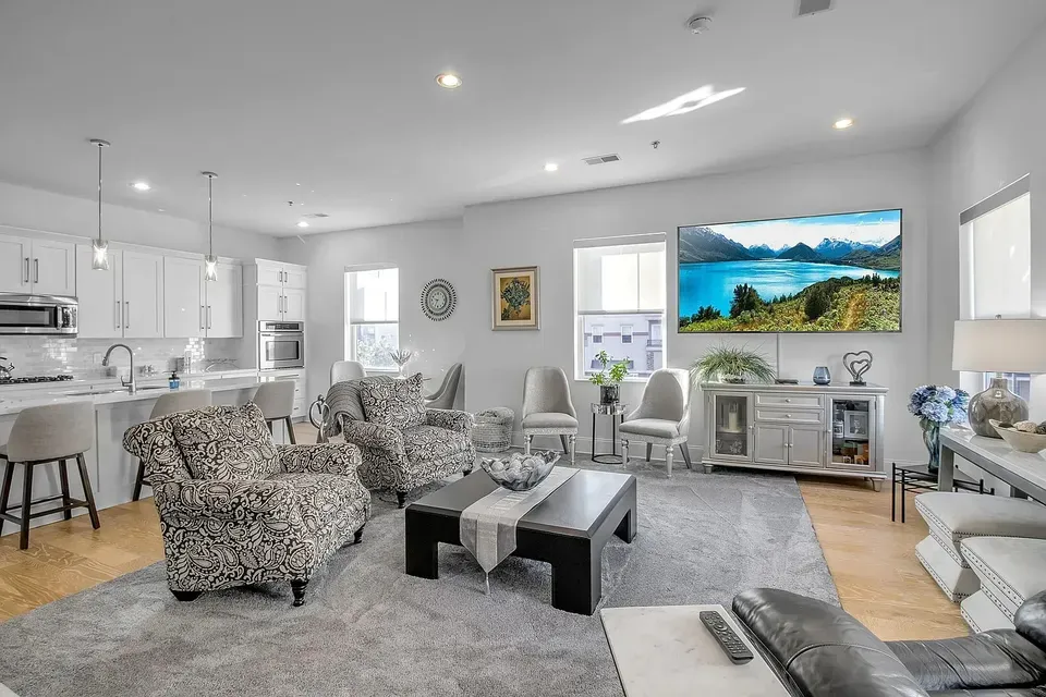 3 Bed 2 Bath Contemporary High-Rise Condo in Buffalo, NY - 4