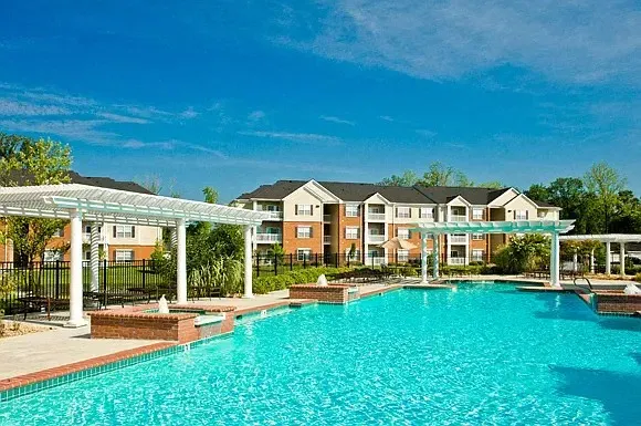 3 Bed 2 Bath Contemporary High-Rise Condo in Chesapeake, VA - 1