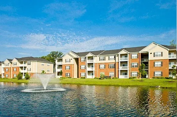 3 Bed 2 Bath Contemporary High-Rise Condo in Chesapeake, VA - 2