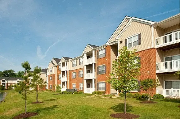 3 Bed 2 Bath Contemporary High-Rise Condo in Chesapeake, VA - 3
