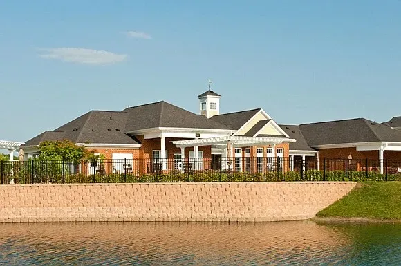 3 Bed 2 Bath Contemporary High-Rise Condo in Chesapeake, VA - 5