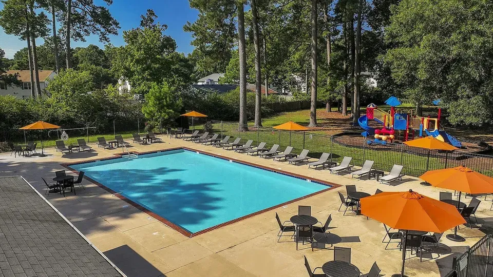 3 Bed 2 Bath Contemporary High-Rise Condo in Chesapeake, VA - 2