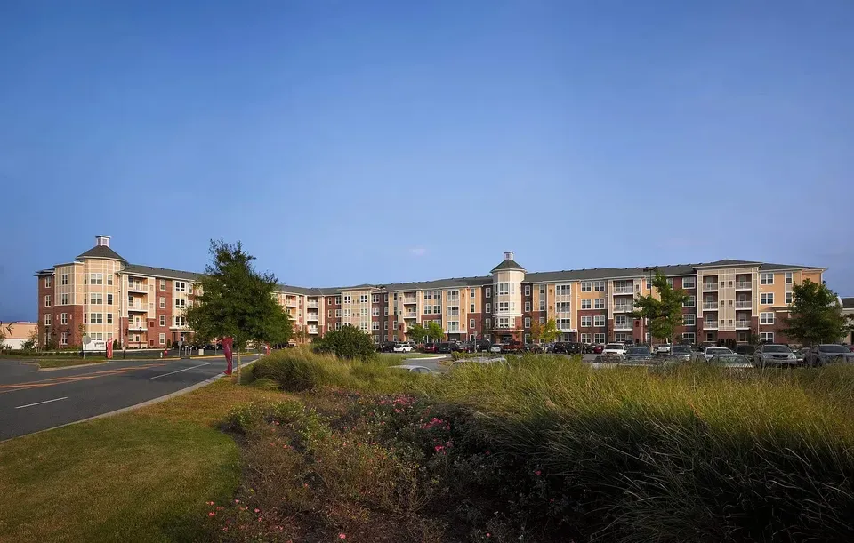 3 Bed 2 Bath Contemporary High-Rise Condo in Chesapeake, VA - 1