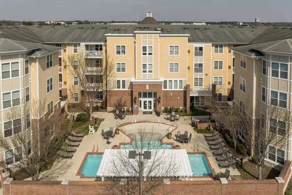 3 Bed 2 Bath Contemporary High-Rise Condo in Chesapeake, VA - 2