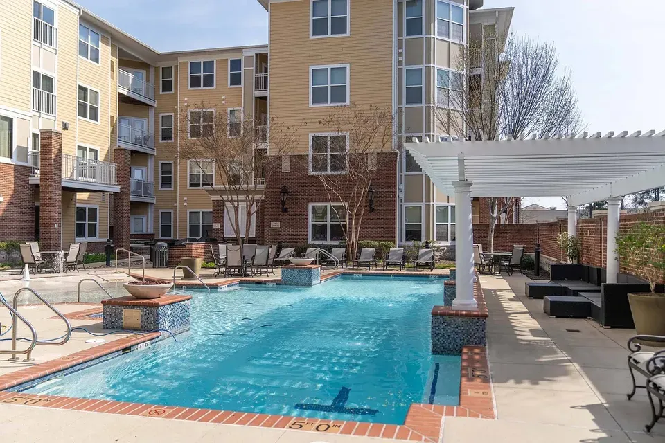 3 Bed 2 Bath Contemporary High-Rise Condo in Chesapeake, VA - 3