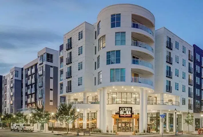 3 Bed 2 Bath Contemporary High-Rise Condo in Chesapeake, VA - 1