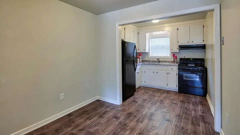 3 Bed 2 Bath Contemporary High-Rise Condo in Chesapeake, VA - 2