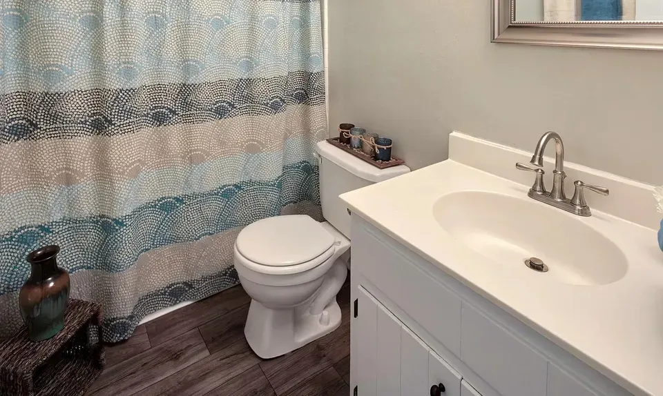 3 Bed 2 Bath Contemporary High-Rise Condo in Chesapeake, VA - 3