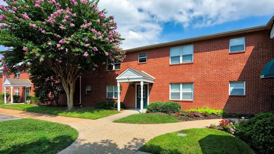 3 Bed 2 Bath Contemporary High-Rise Condo in Chesapeake, VA - 5